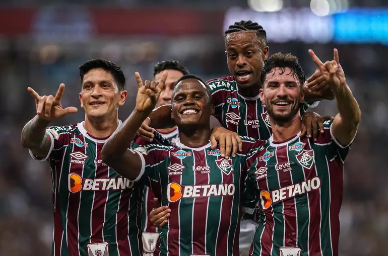 Fluminense viaja nesta noite para a disputa do Mundial de Clubes.
